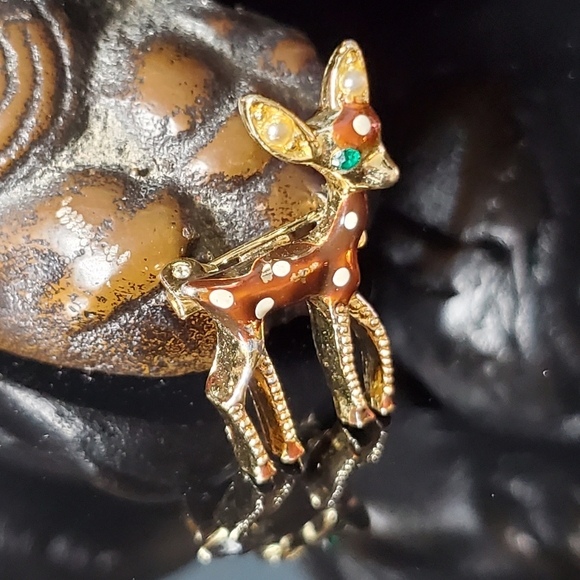 Vintage tiny spotted faun baby deer brooch pin emerald crystal and faux pearls - Picture 2 of 8